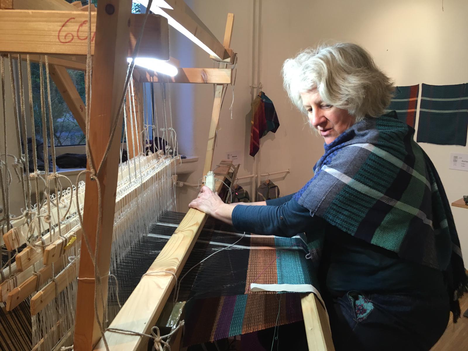 selbstgebaut Webstuhl Flying 8 Schal BW Touché Handgewebtes Lena Holz Webstuhl